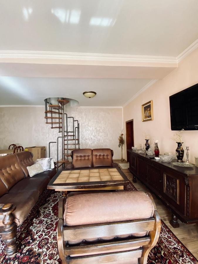 Central House Орадеа Екстериор снимка