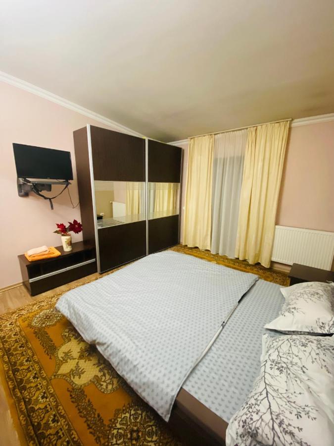 Central House Орадеа Екстериор снимка